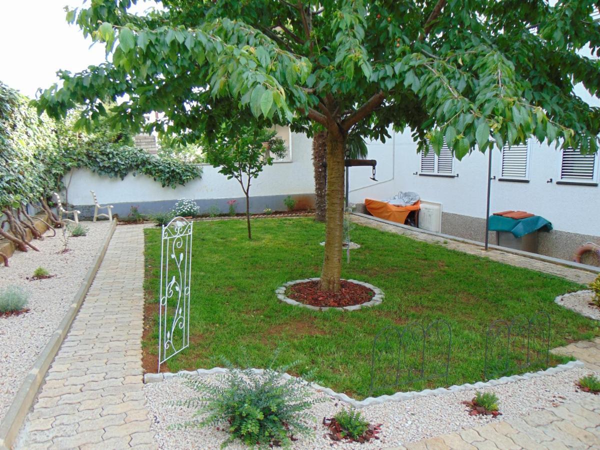 Apartments Marija Malinska Exterior photo