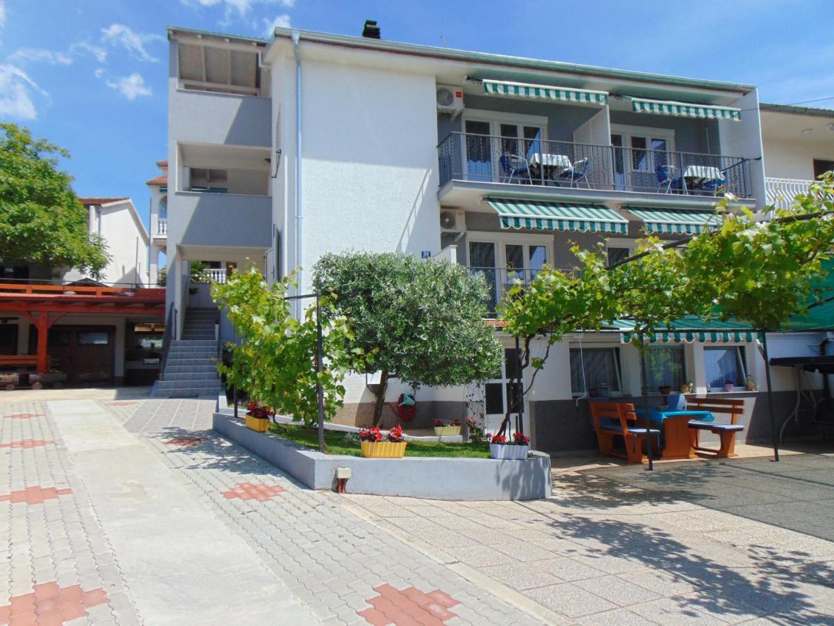Apartments Marija Malinska Exterior photo